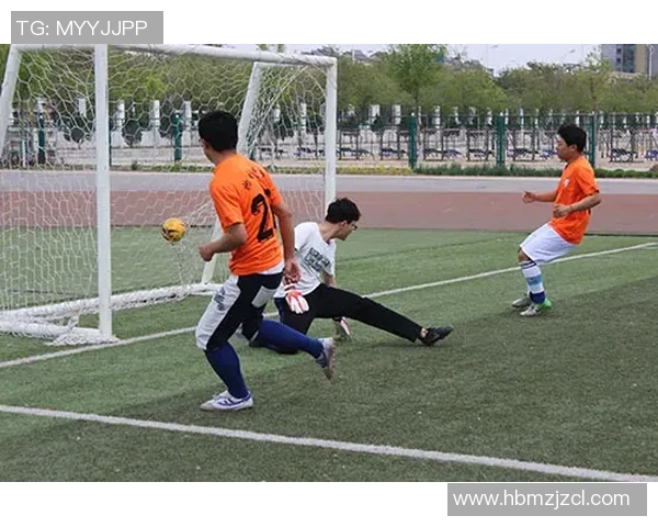 足球明星在绿茵场上挥洒汗水的精彩瞬间与激情时刻的完美定格